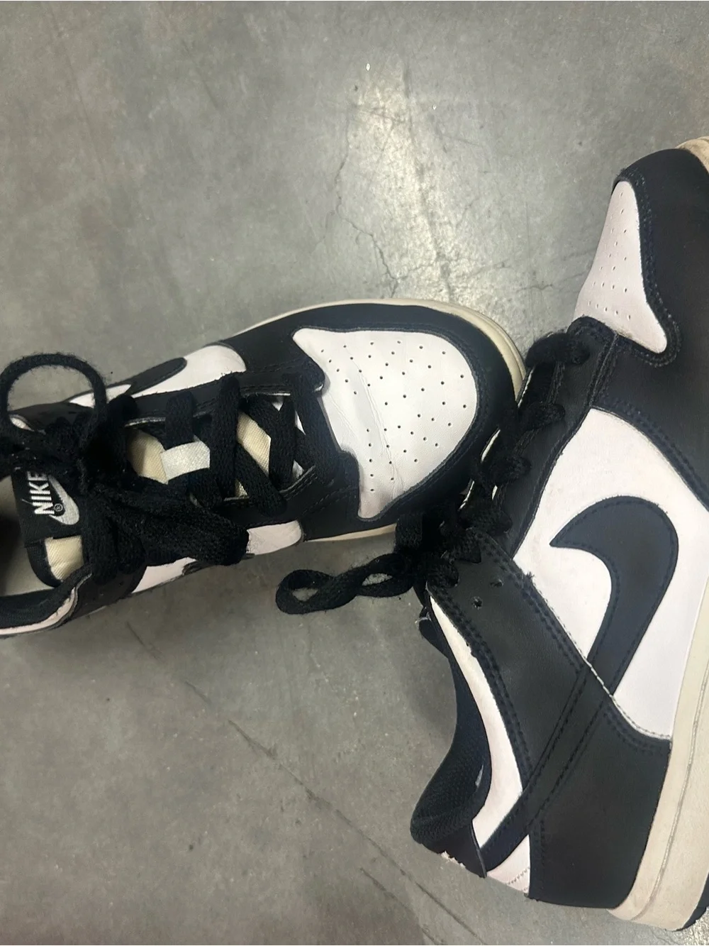 Nike Kids Dunk Low- black/white size 3y